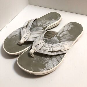 Clark's Women's White Thong Sandals SZ 9M